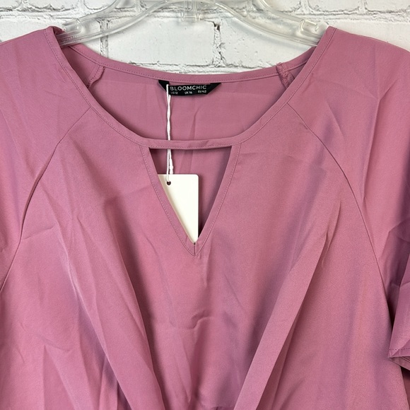 BloomChic Pink Tie Front Keyhole Top Size Large - Picture 4 of 6
